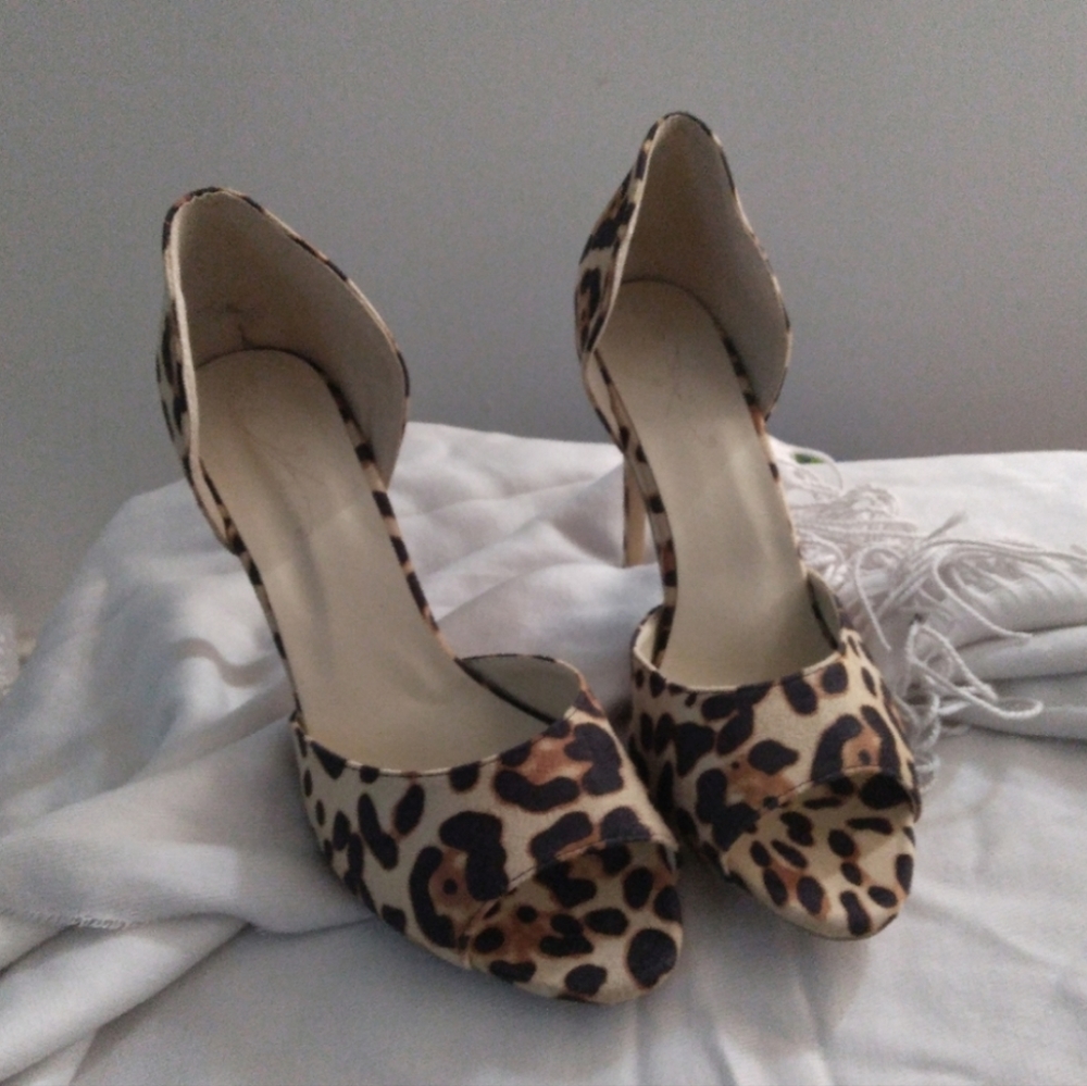 LEOPARD PRINT PUMPS